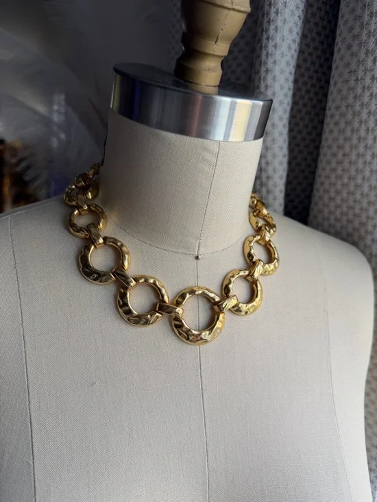 Vintage | Hammered Chunky Textured Gold Link Circle Statement 17.5” Necklace - Picture 11 of 13
